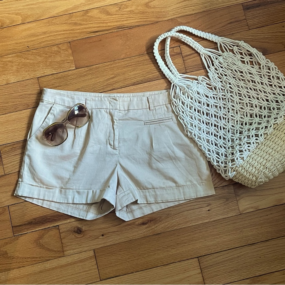 H&M | Classic Cream Women's Shorts, size 8